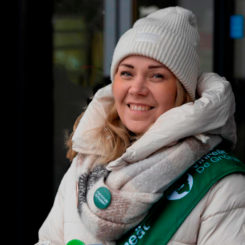 Heidi 800x800 Vaalityössä hymyilevä Heidi